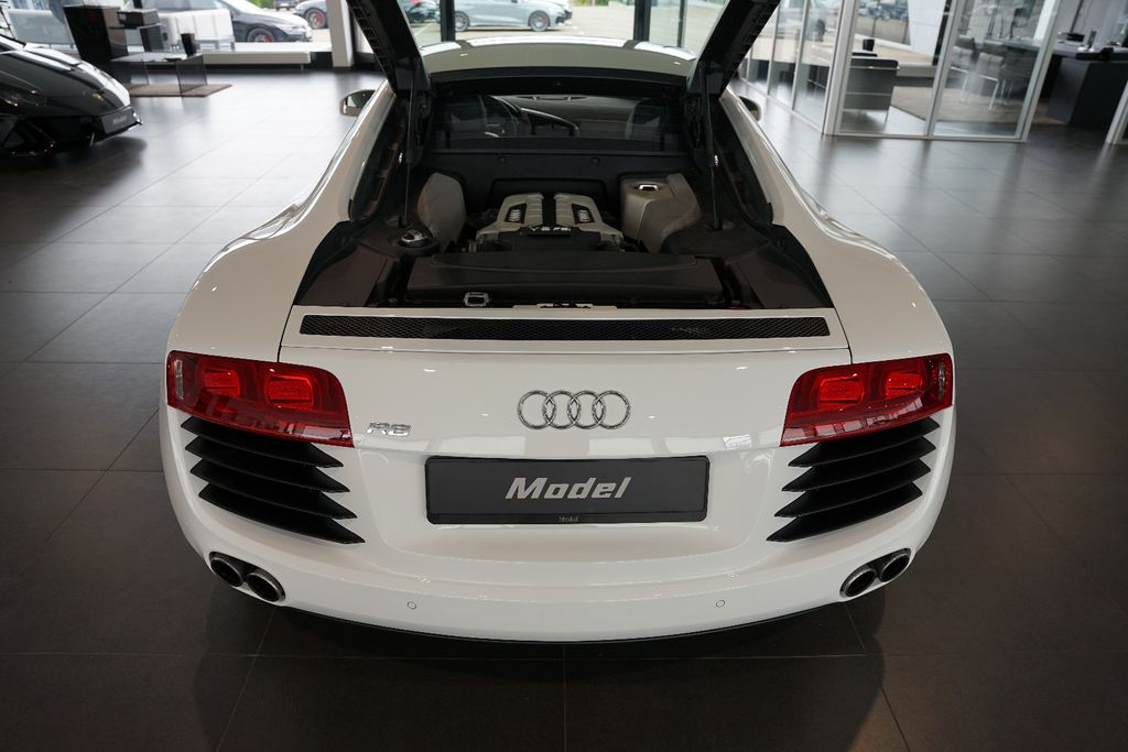 AUDI R8 Coupe 4.2 FSI quattro | Manual transmission AUDI R8 Coupe 4.2 FSI quattro | Manual transmission