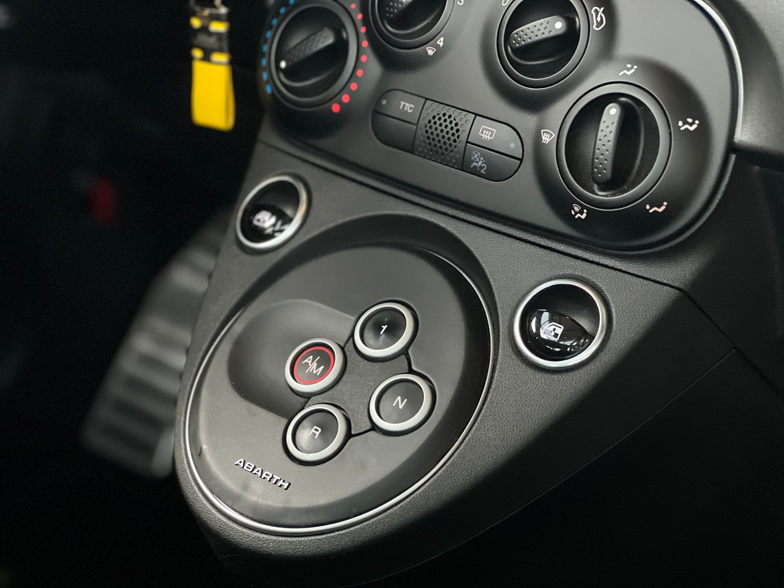 Fahrzeugabbildung Abarth 595C Aut. CARPLAY KLIMA XENON ALU