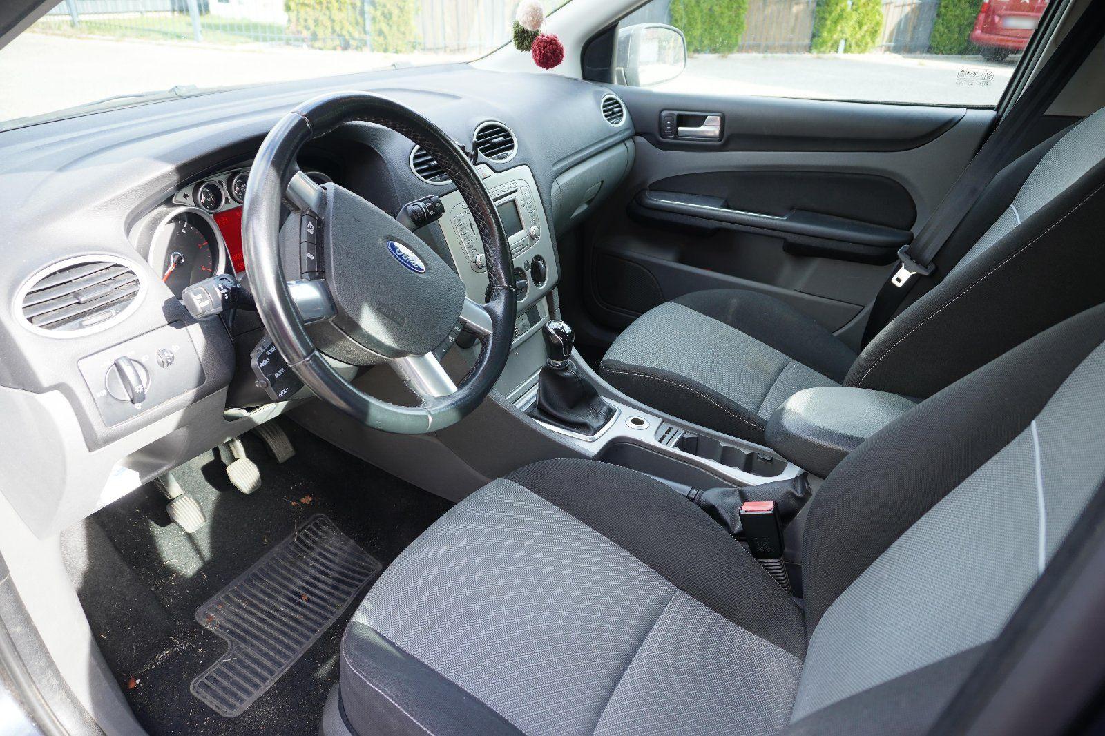 Ford Focus 2011 — photo 12