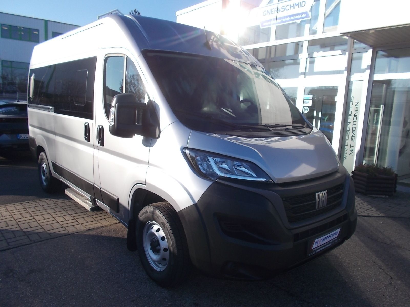 Fahrzeugabbildung Fiat Ducato Kombi 33 L2H2 140 Multijet + 9 Sitzer