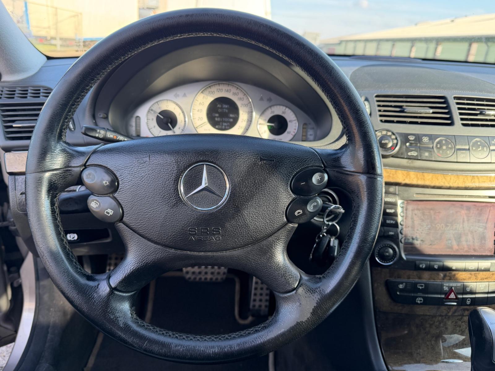 Mercedes-Benz E320 2006 — photo 18