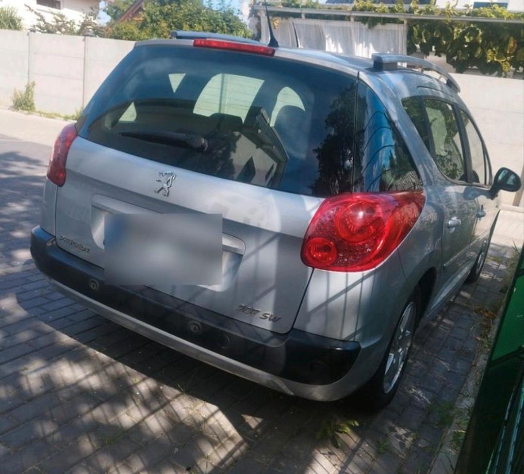 Peugeot 207 2012 — interior
