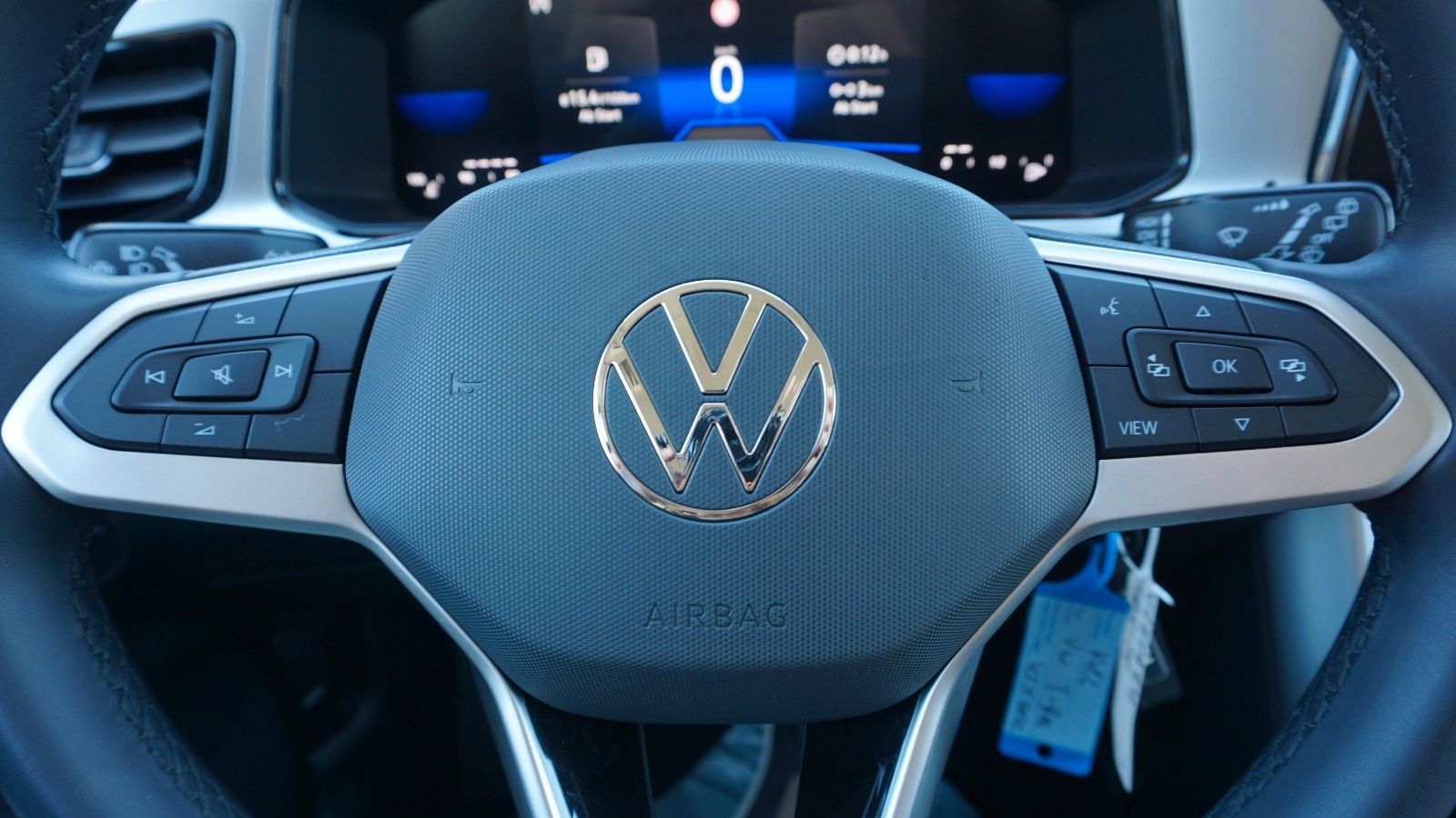 Fahrzeugabbildung Volkswagen T-Roc Life Navi,LED,Park/Lane Assist,SH