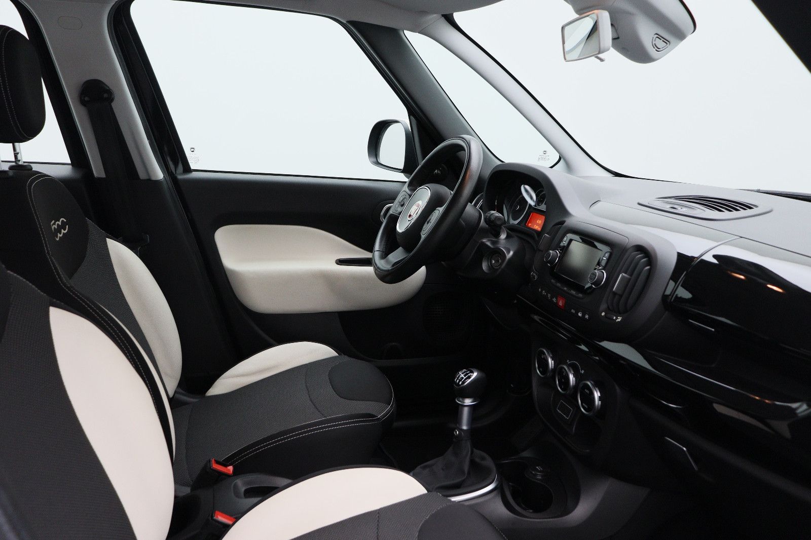 Fahrzeugabbildung Fiat 500L Trekking 1.6 NAVI