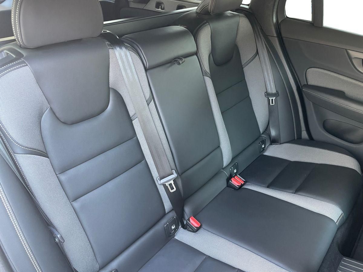 Volvo V60 Kombi Plus Dark T8 Recharge Plug-In Hybrid A foto 19