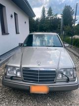 Mercedes-Benz Mercedes W124 E420 - Mercedes-Benz E 420 mit Benzin-Antrieb