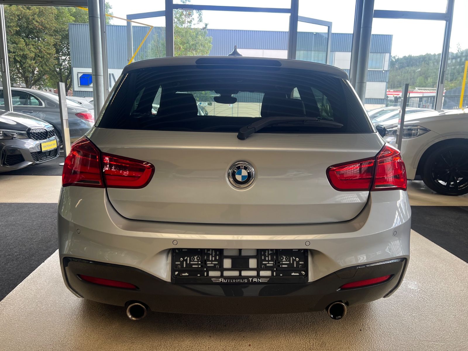 Fahrzeugabbildung BMW M135 i xDrive * SCHIEBEDACH * LEDER *