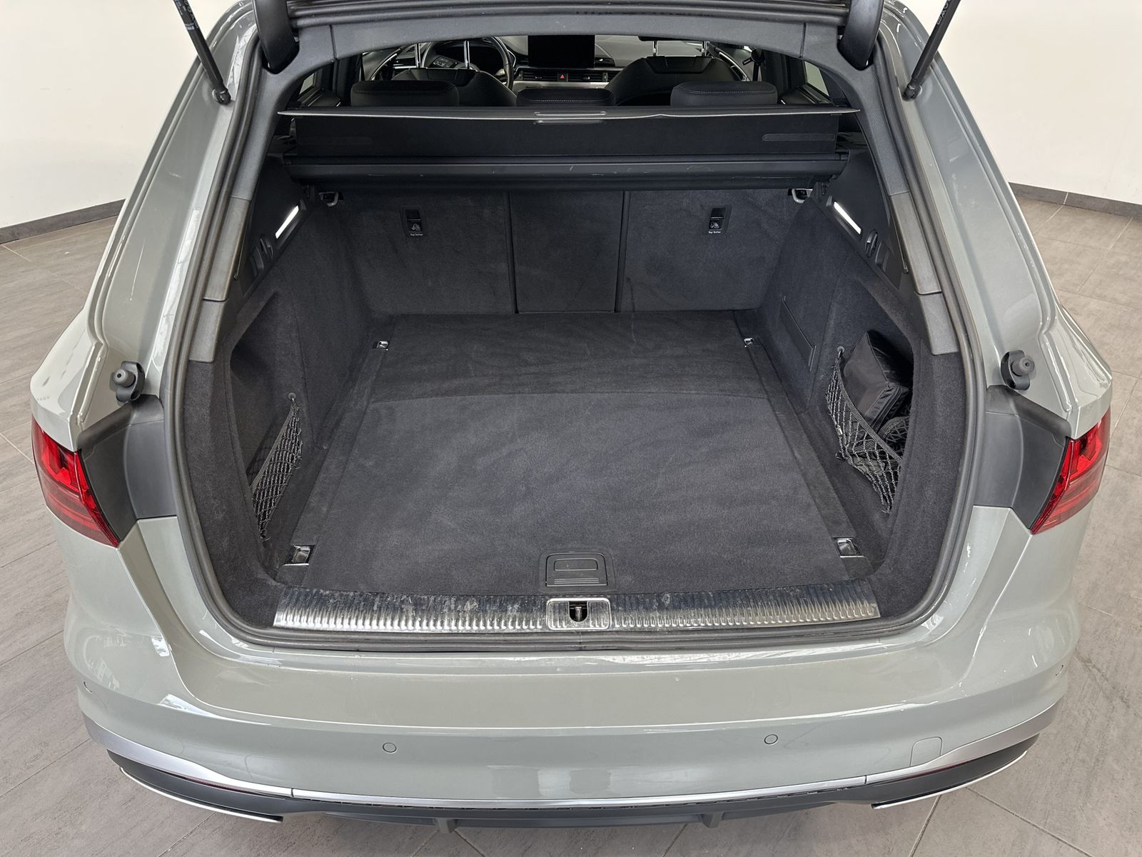 Fahrzeugabbildung Audi A4 Avant 40 TFSI S-Line Qu VCOCK+HUD+NAV+LED+ACC