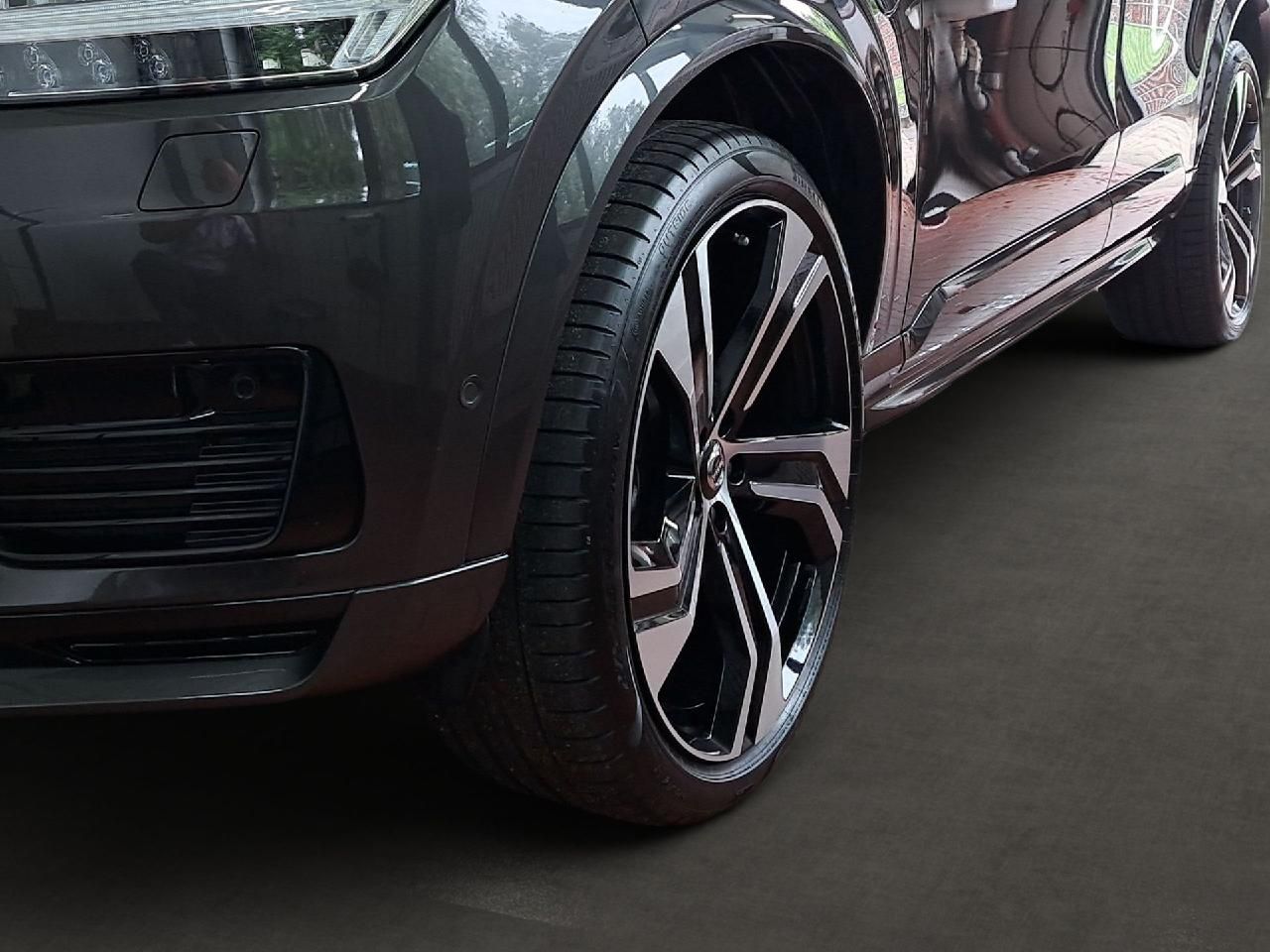 Fahrzeugabbildung Volvo XC90 T8 AWD Ultra Dark Plug-In Hybrid *B&W*Luft*