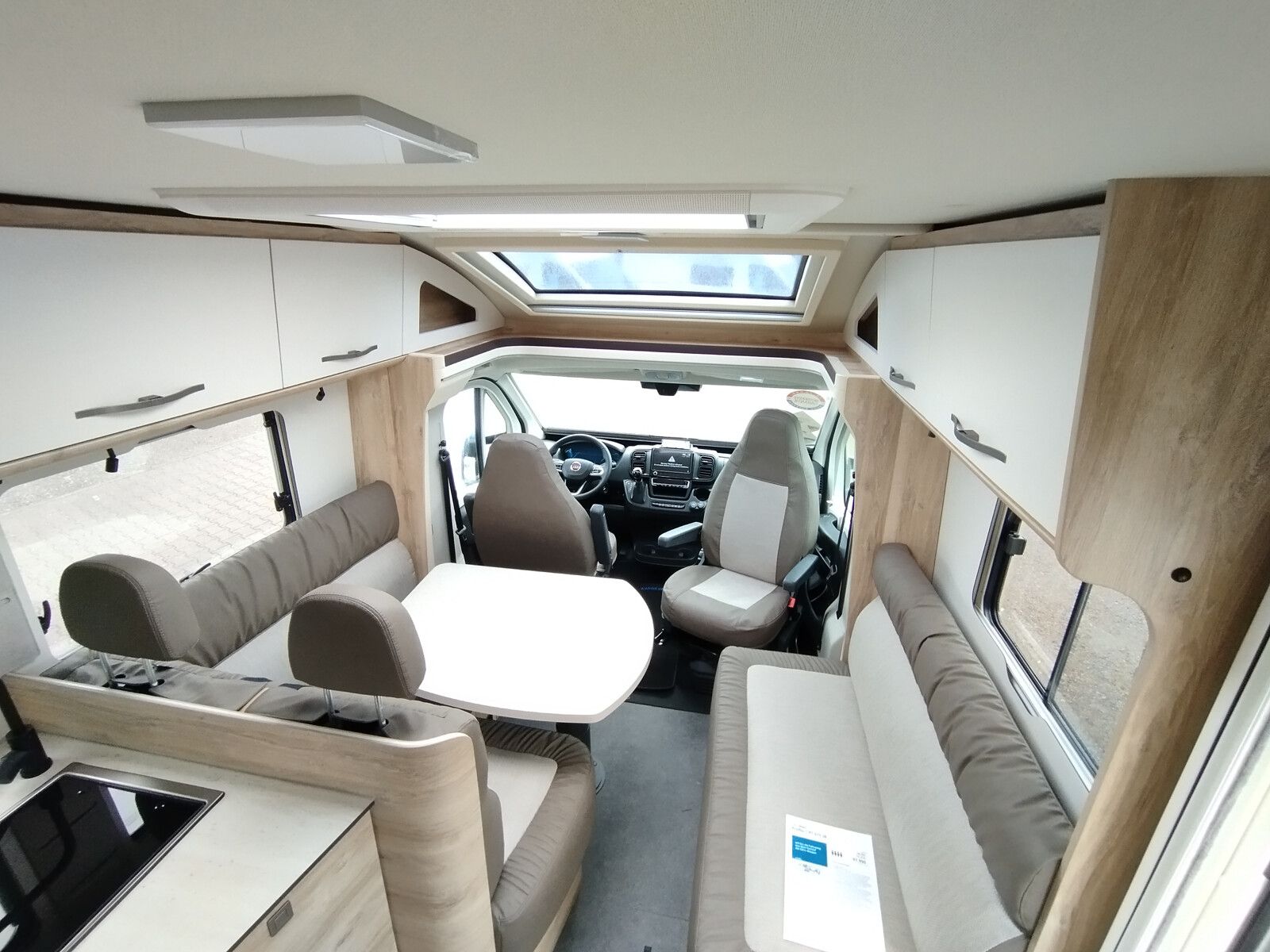 Fahrzeugabbildung Eura Mobil Profila T PT 675 SB 180 PS Aut. Mondial Plus