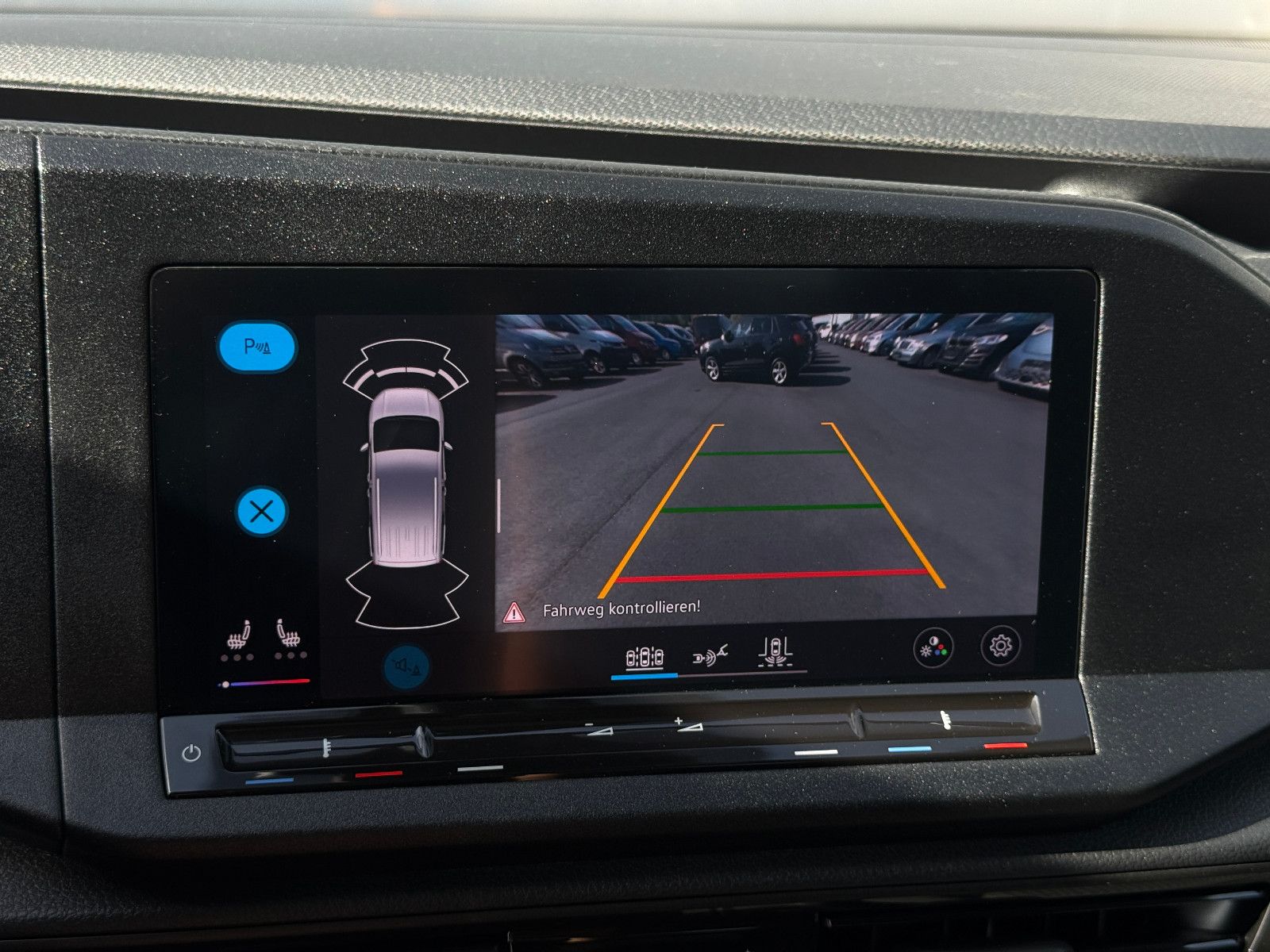 Fahrzeugabbildung Volkswagen Caddy 2.0 TDI DSG AHK DAB GRA Navi Kamera SHZ