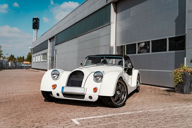 Morgan Plus 8 mit Chronoswiss Timemaster Morgan Edition