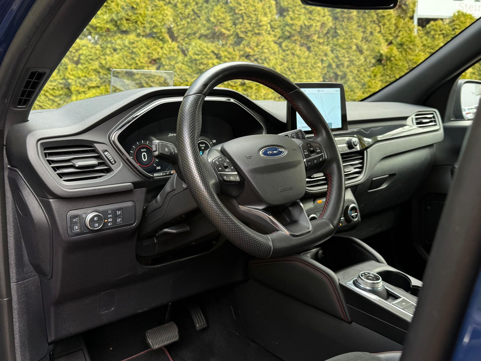 Fahrzeugabbildung Ford Kuga 2.0 PHEV ST-Line X LED+NAVI+SHZ+KAM+AHK+HuD