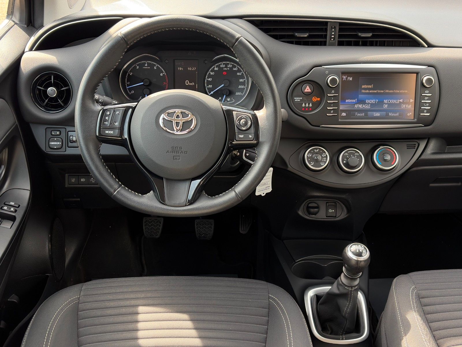 Fahrzeugabbildung Toyota Yaris 1.5 Ltr. Kamera Klima BLT SHZ LKA AM
