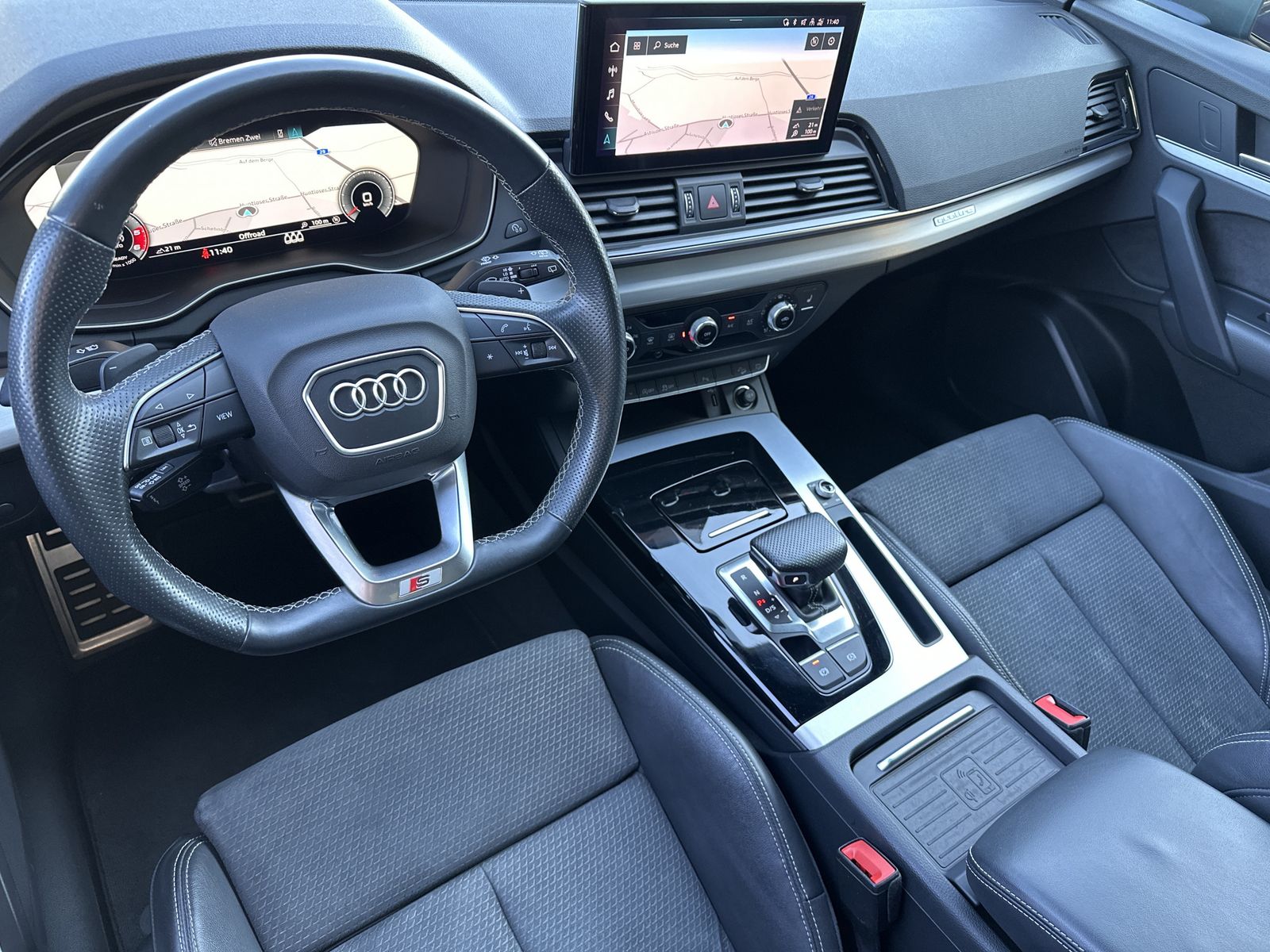 Fahrzeugabbildung Audi Q5 40 TDI Qu S-Line NAV+LED+VCOCKPIT+PANO+19ZOLL