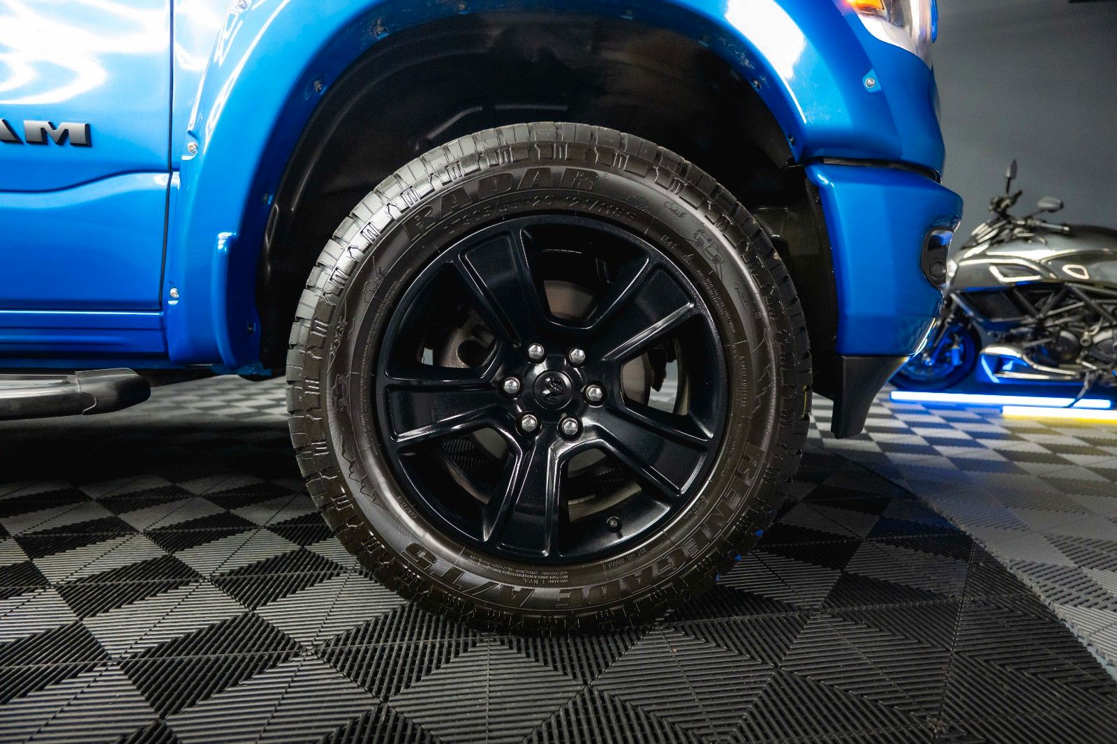 Fahrzeugabbildung Dodge RAM 5.7 V8 HEMI 4x4 NIGHT GT SPORT Night-Paket