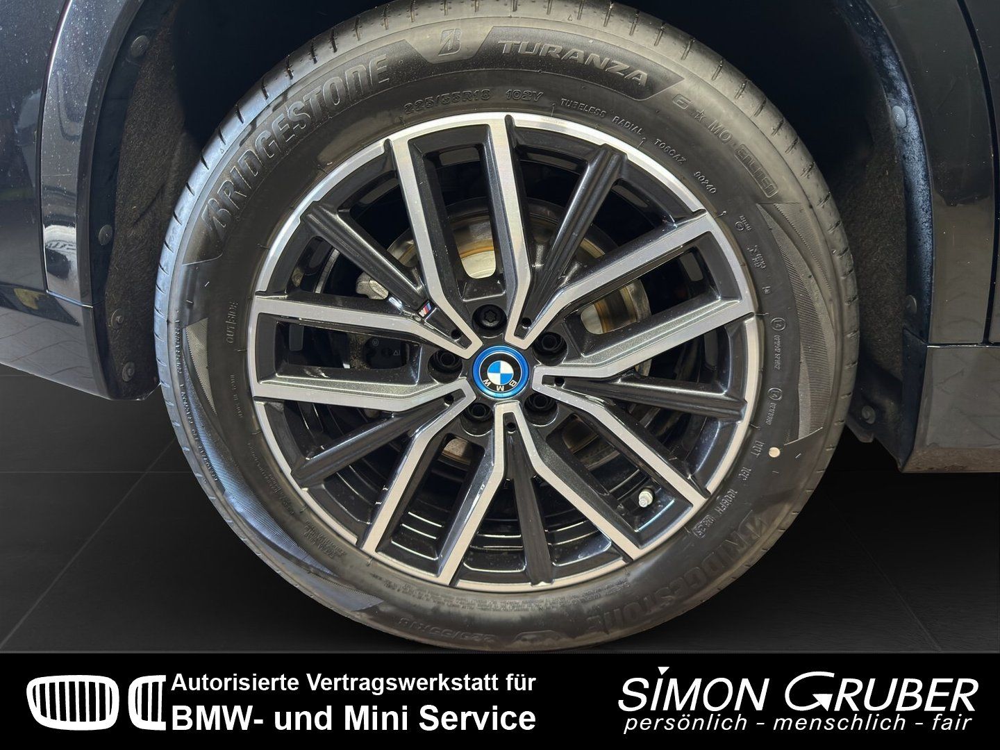Fahrzeugabbildung BMW iX1 xDrive30 M Sport Pano el.Heckklappe AHK LED