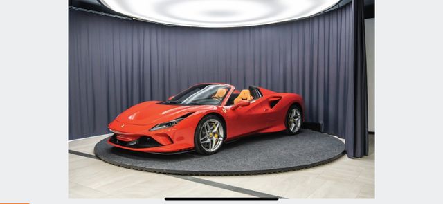 FERRARI F8