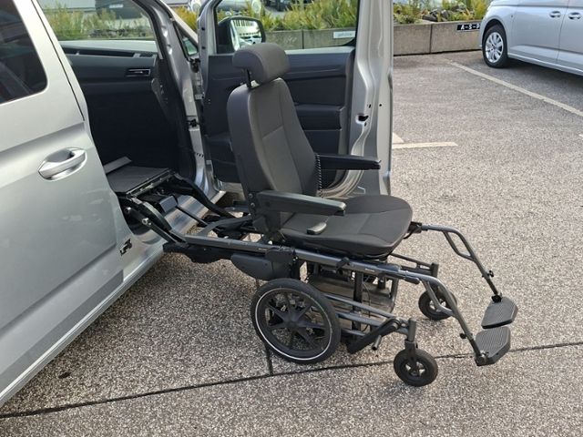 Fahrzeugabbildung Volkswagen Caddy Life Maxi Rollstuhlrampe & Schwenksitz