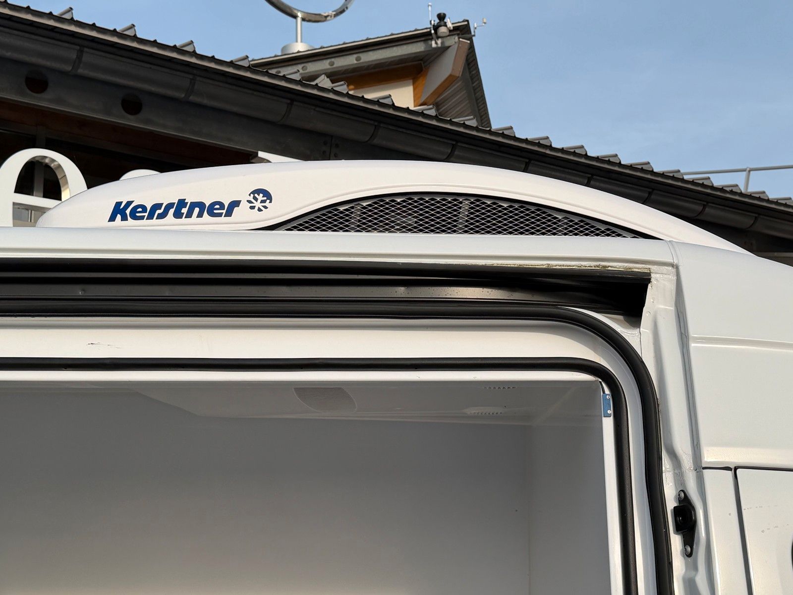 Fahrzeugabbildung Mercedes-Benz Sprinter 317 CDI Frischdienst Fahr-/Standkühlung