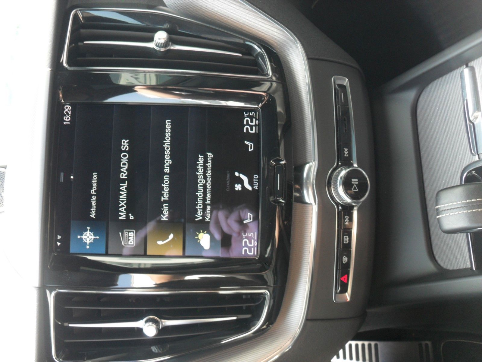 Fahrzeugabbildung Volvo XC 60 B5 R Design AWD | HeadUp |Bowers&Wilkins