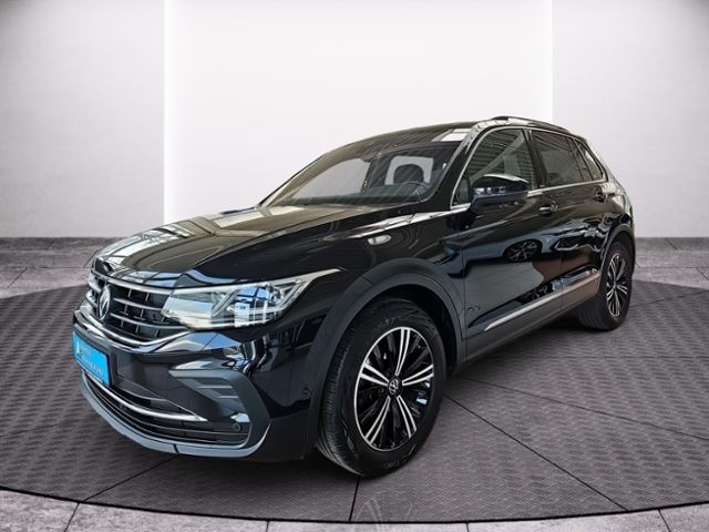 Fahrzeugabbildung Volkswagen Tiguan 1.5 TSI 6-Gang MOVE AHK NAVI MATRIX 360°