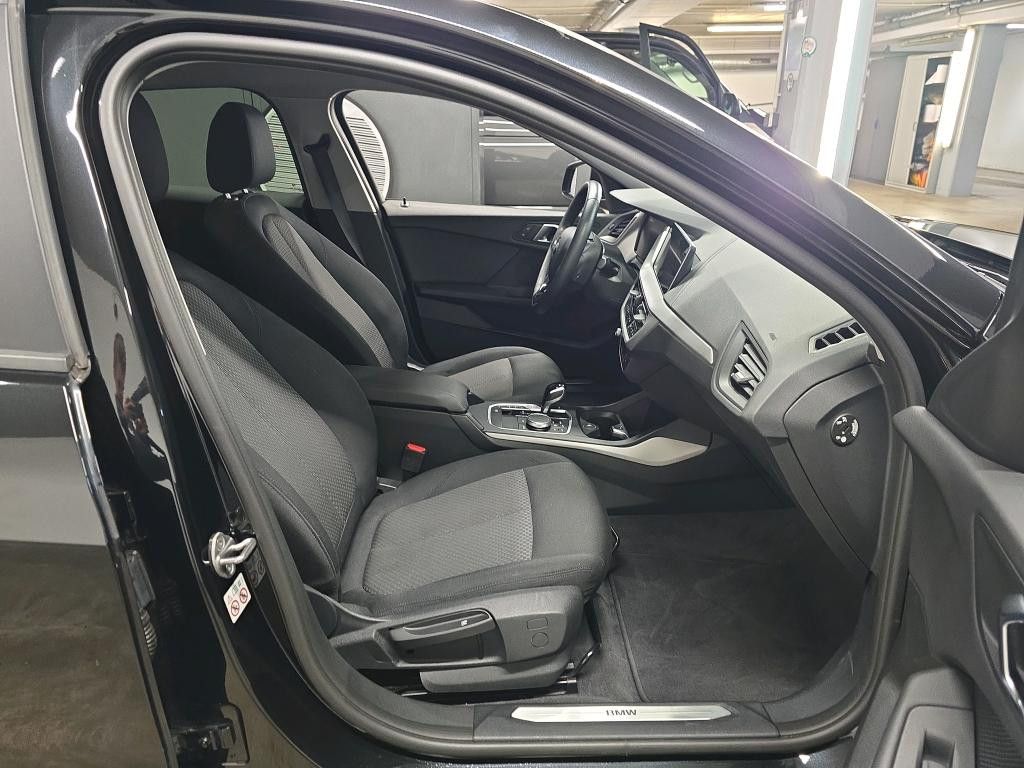 Fahrzeugabbildung BMW 118 d Advantage Aut DAB GRA LED Kamera SHZ PDC
