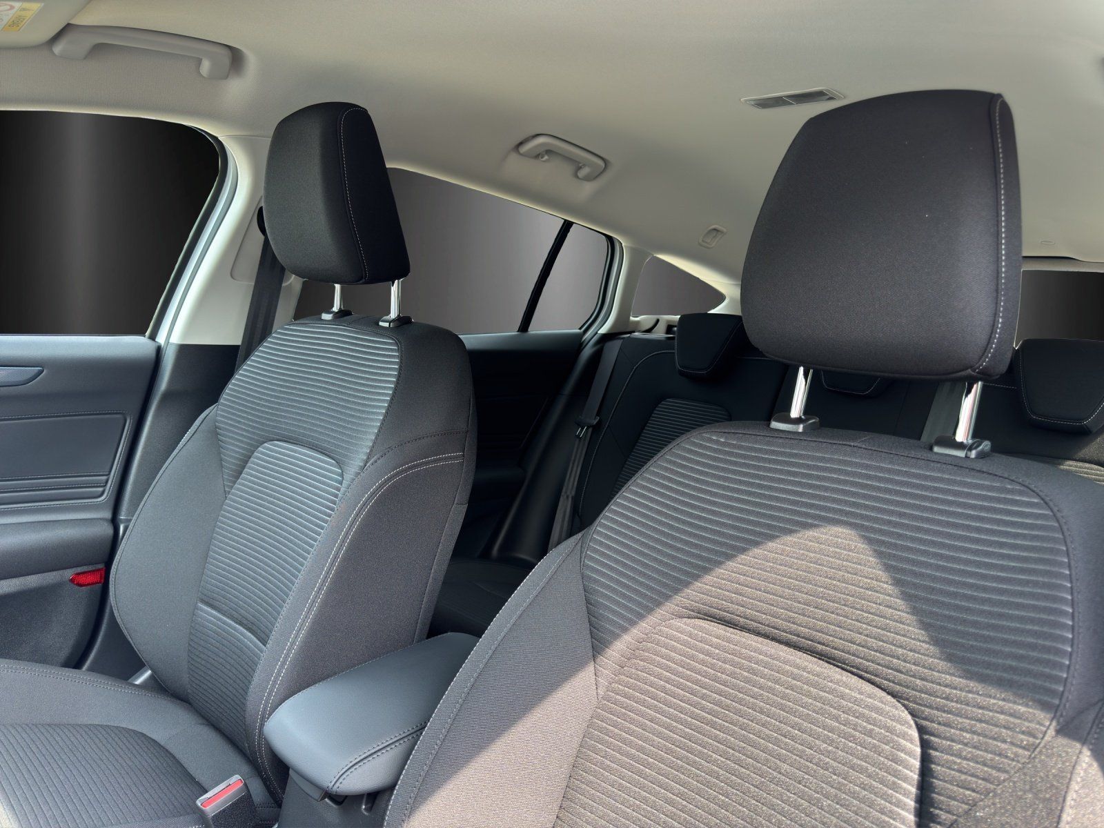 Fahrzeugabbildung Ford Focus Turnier Active WINTER/EASY-PARK/FAHRERASII