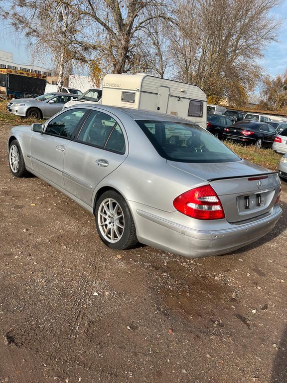 Mercedes-Benz E 220