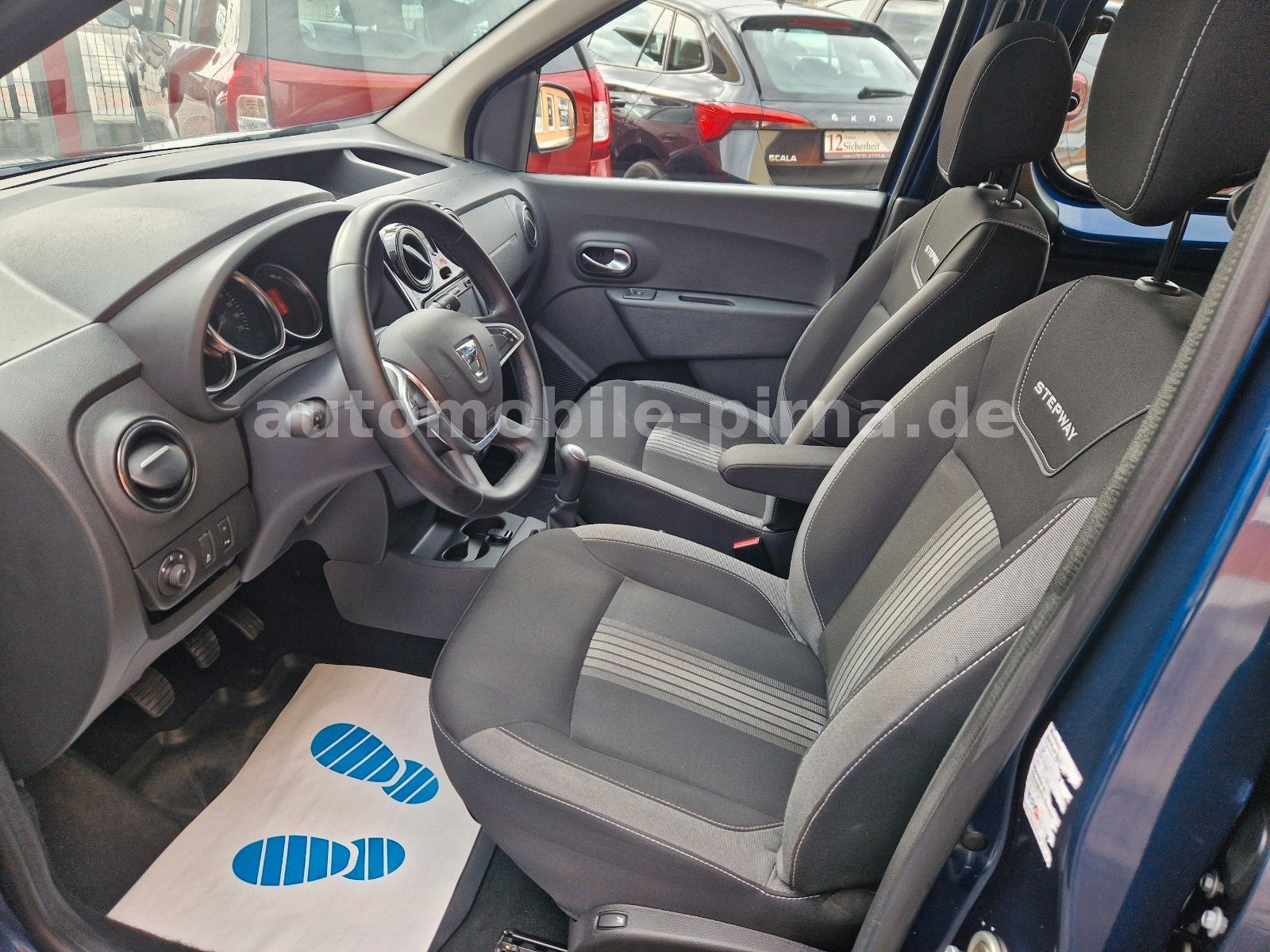 Dokker Stepway Celebration TCe 115 NAVI/SHZ/AHK