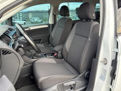 Fahrzeugabbildung Volkswagen Touran 1.5 TSI 7-Sitzer Einparkh. Tempomat 17"