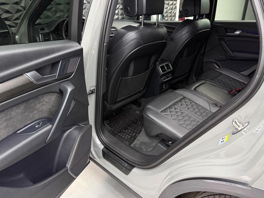 Audi Q5 2.0 TDI quattro S line Black, Foto 16 von 50