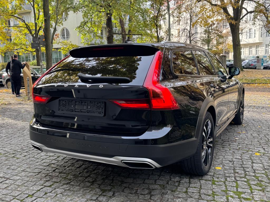 Volvo V90 Cross Country