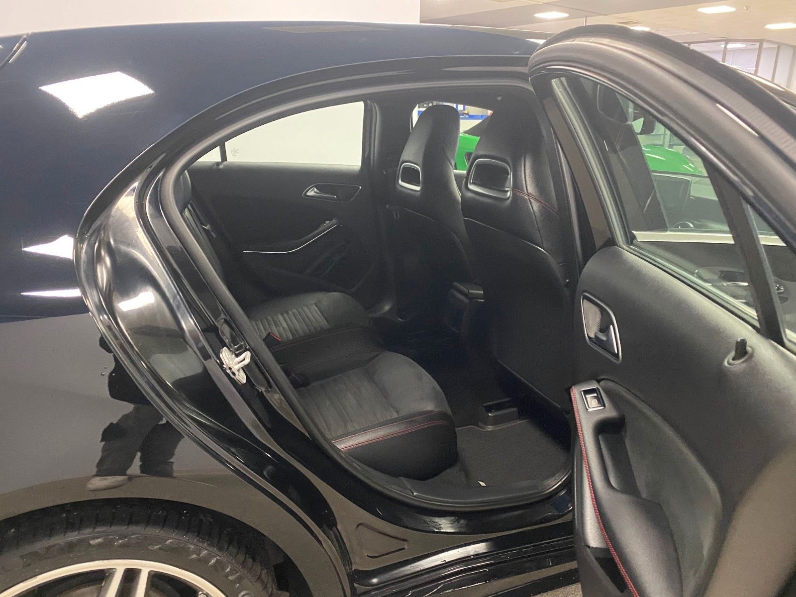 Fahrzeugabbildung Mercedes-Benz A 180 StreetStyle+NAVI+18"+AMG Optik Paket+DCT+