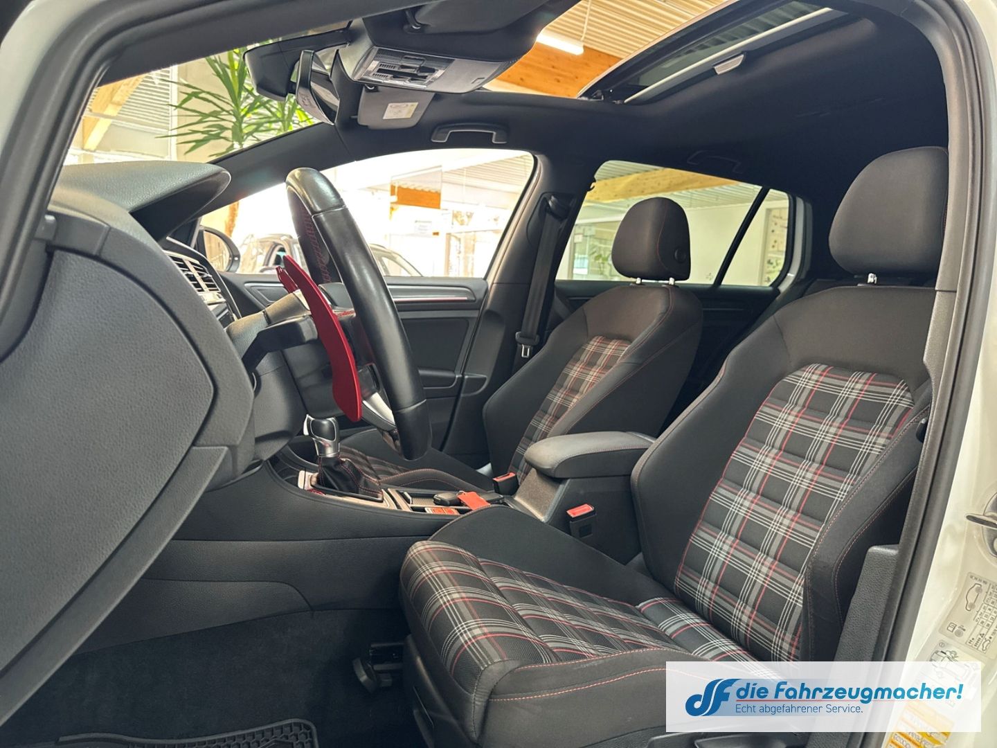 Fahrzeugabbildung Volkswagen Golf VII GTI DSG TOP-Panodach Navi VOLL-LED ACC
