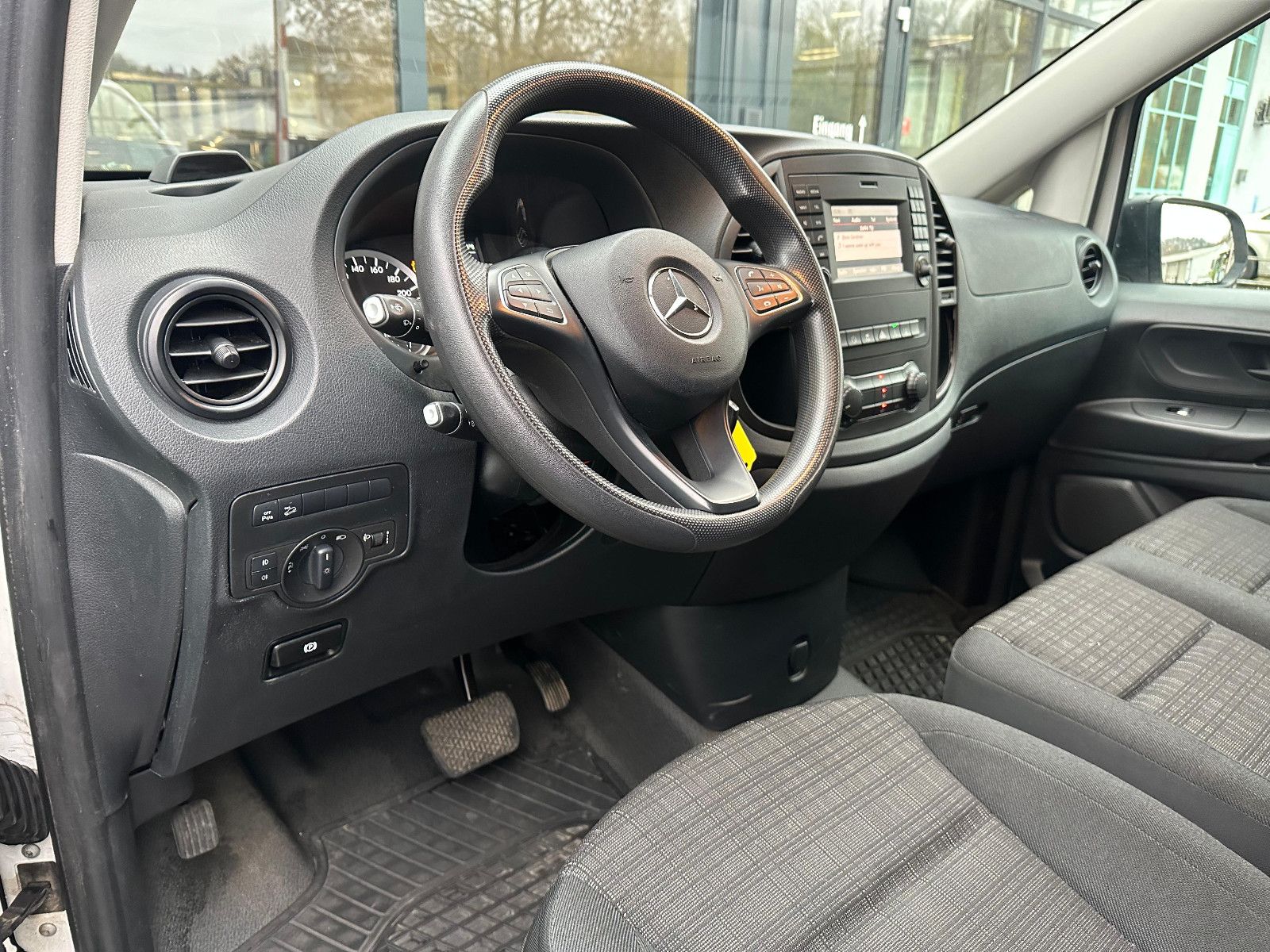 Fahrzeugabbildung Mercedes-Benz Vito 114 4Matic Autom. LANG *NAVI*AHK*SORTIMO