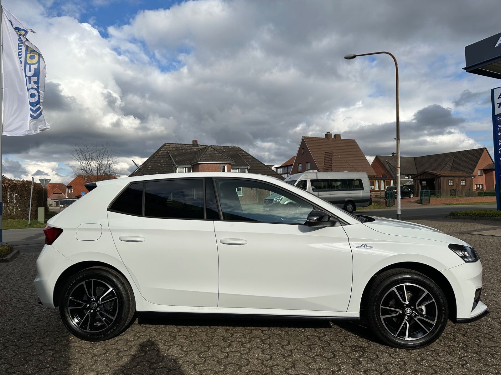 Fahrzeugabbildung SKODA Fabia Monte Carlo 1.0 TSI GRA/SZHZG/Einparkh/16"