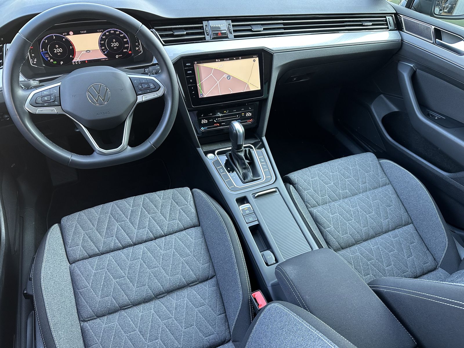 Fahrzeugabbildung Volkswagen Passat Variant Business NAV+IQ-LIGHT+DIGDISPLAY