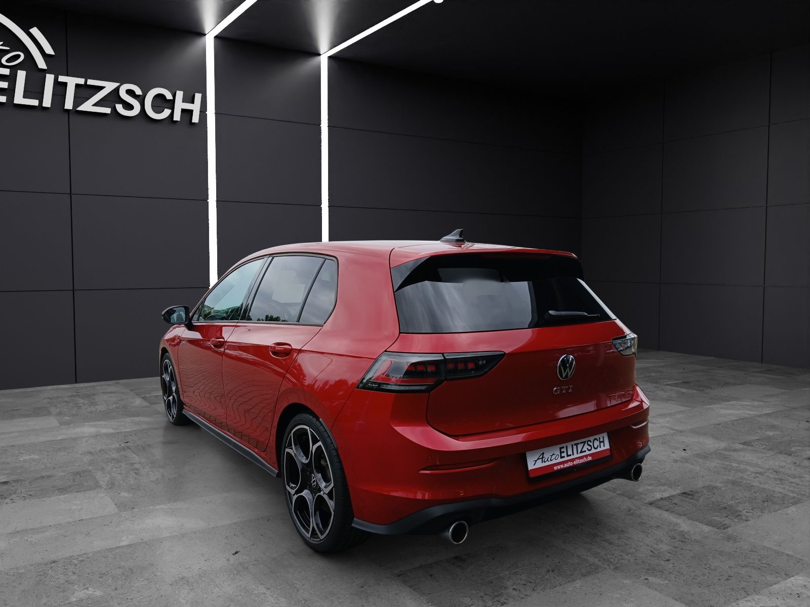 Fahrzeugabbildung Volkswagen Golf VIII GTI DSG Matrix AHK Navi Harman AID ACC
