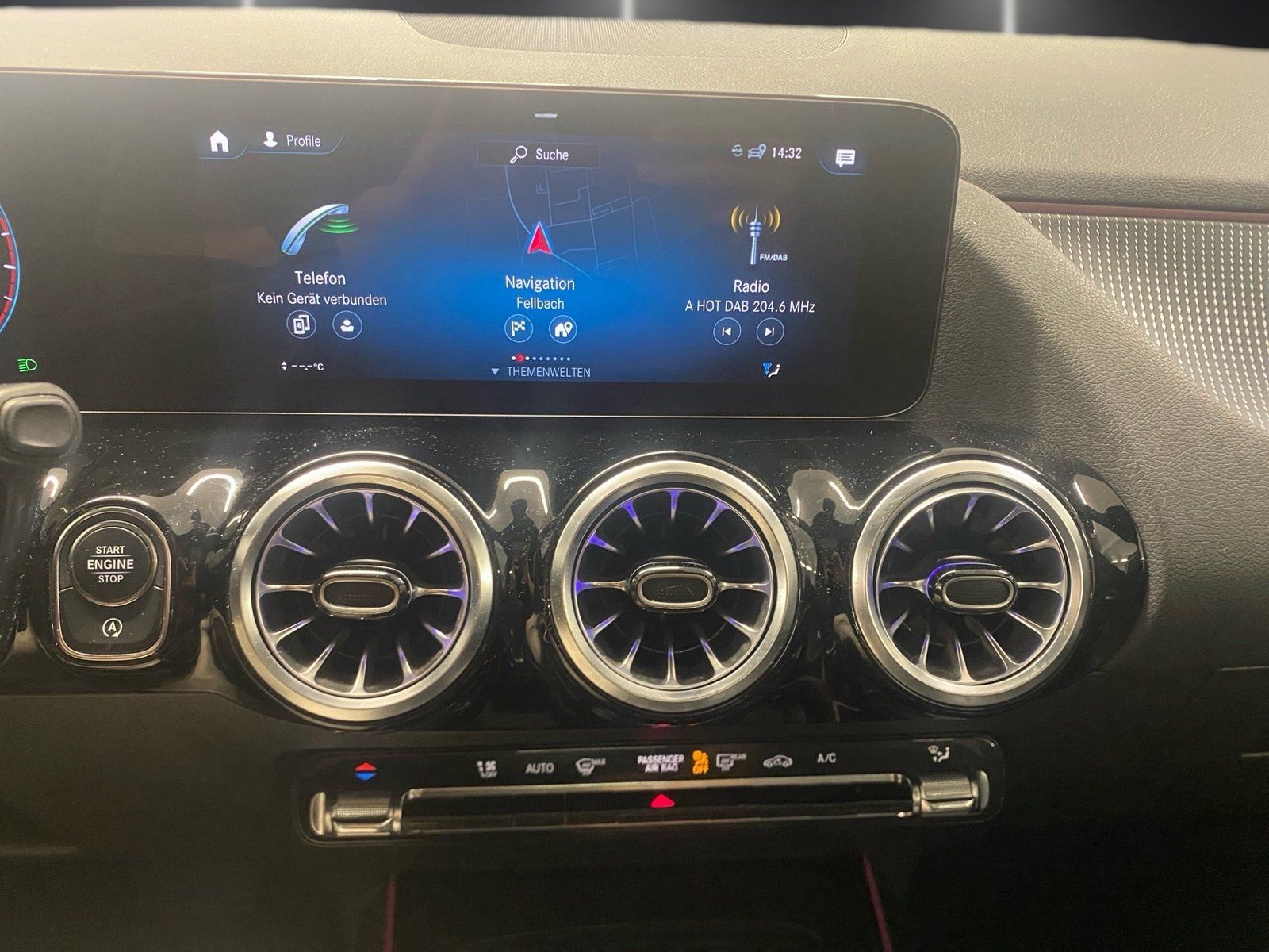 Fahrzeugabbildung Mercedes-Benz GLA 200 Progressive*AHK*Panorama*Night*LED*Kam*