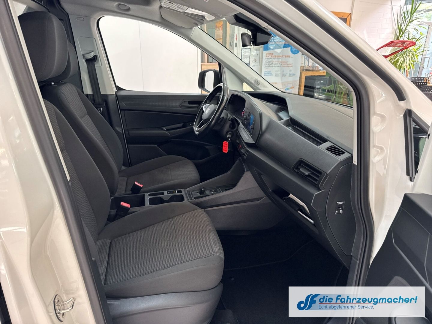 Fahrzeugabbildung Volkswagen Caddy Cargo Maxi DSG AHK 25tkm Temp PDCv+h El. P