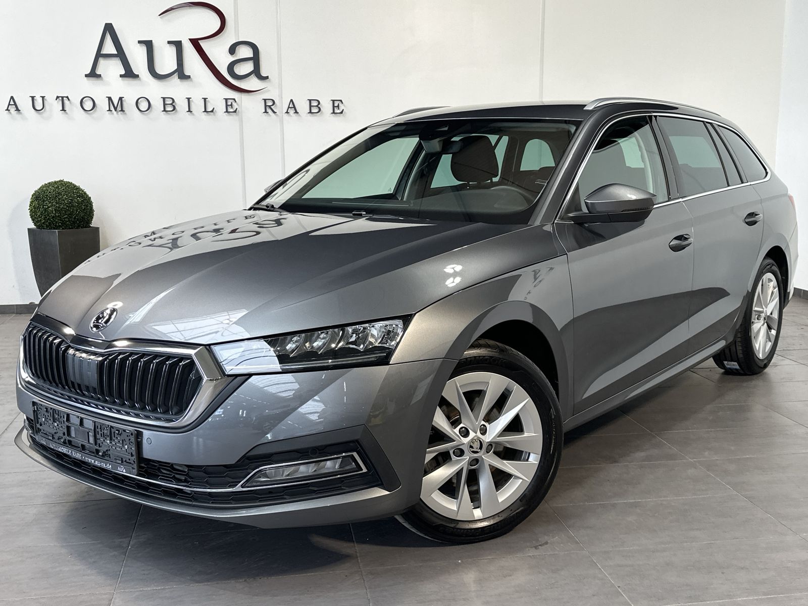 Fahrzeugabbildung SKODA Octavia Combi 2.0 TSI DSG 4x4 Style NAV+LED+AHK