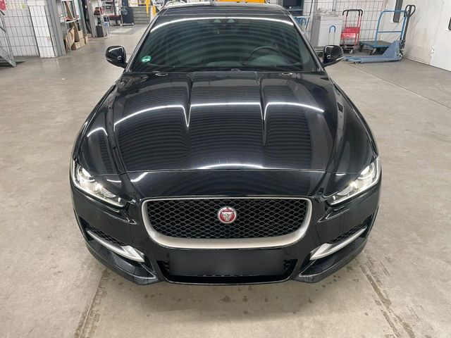 Jaguar XE 2.0 benzyna 2019 baujar