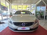 Volvo V60 Kombi Kinetic+NAVI+WINTER+KLIMAAUTO+TEMPOMAT - silberne Volvo V60