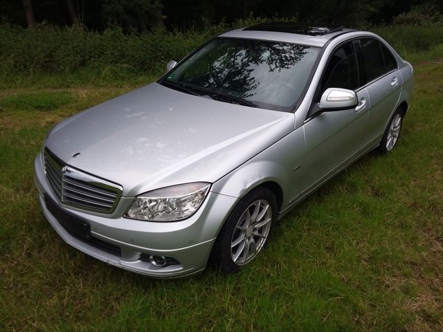 Mercedes-Benz C 230!   V6 ! AUTO! NAVI! AHK LIMOUSINE!