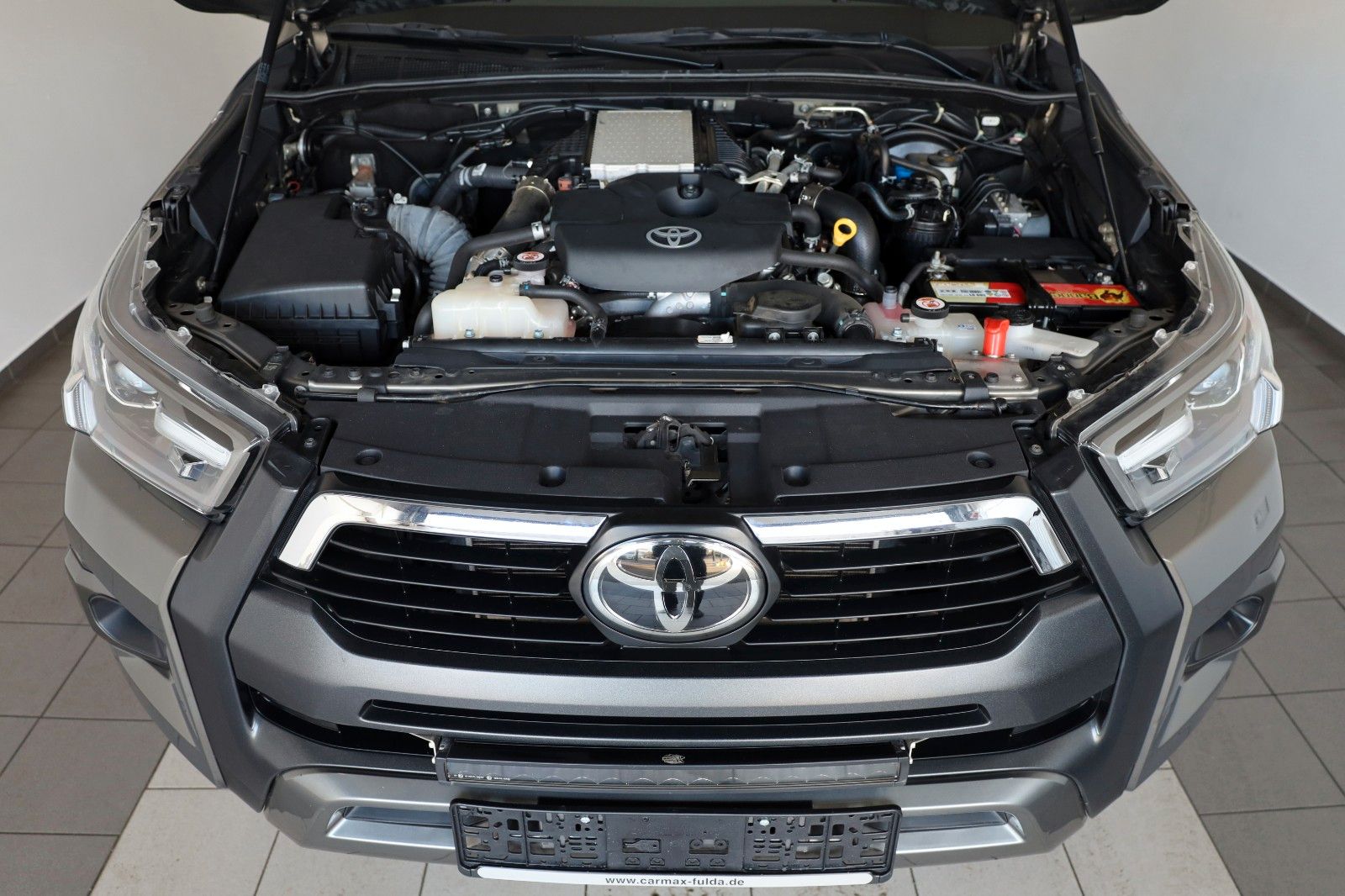 Fahrzeugabbildung Toyota Hilux 2.8 D-4D Invincible,4x4,ACC,Rollbügel, AHK