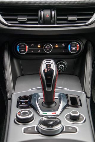 Fahrzeugabbildung Alfa Romeo Stelvio 2.0 280 PS Competizione Q4 H&K/Premium