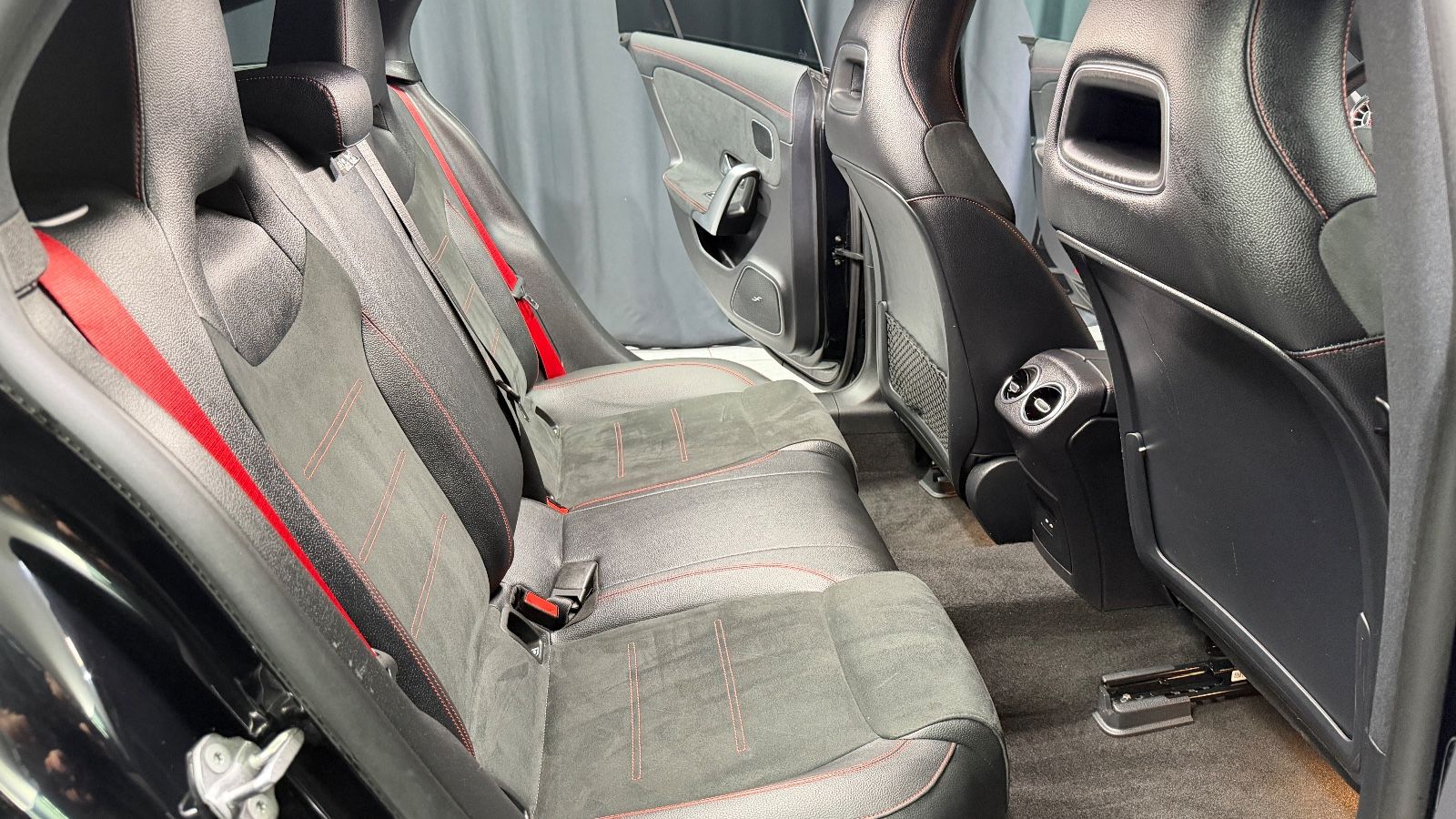 Fahrzeugabbildung Mercedes-Benz CLA 45 AMG Shooting Brake|BURMESTER|HEAD-UP|VOLL