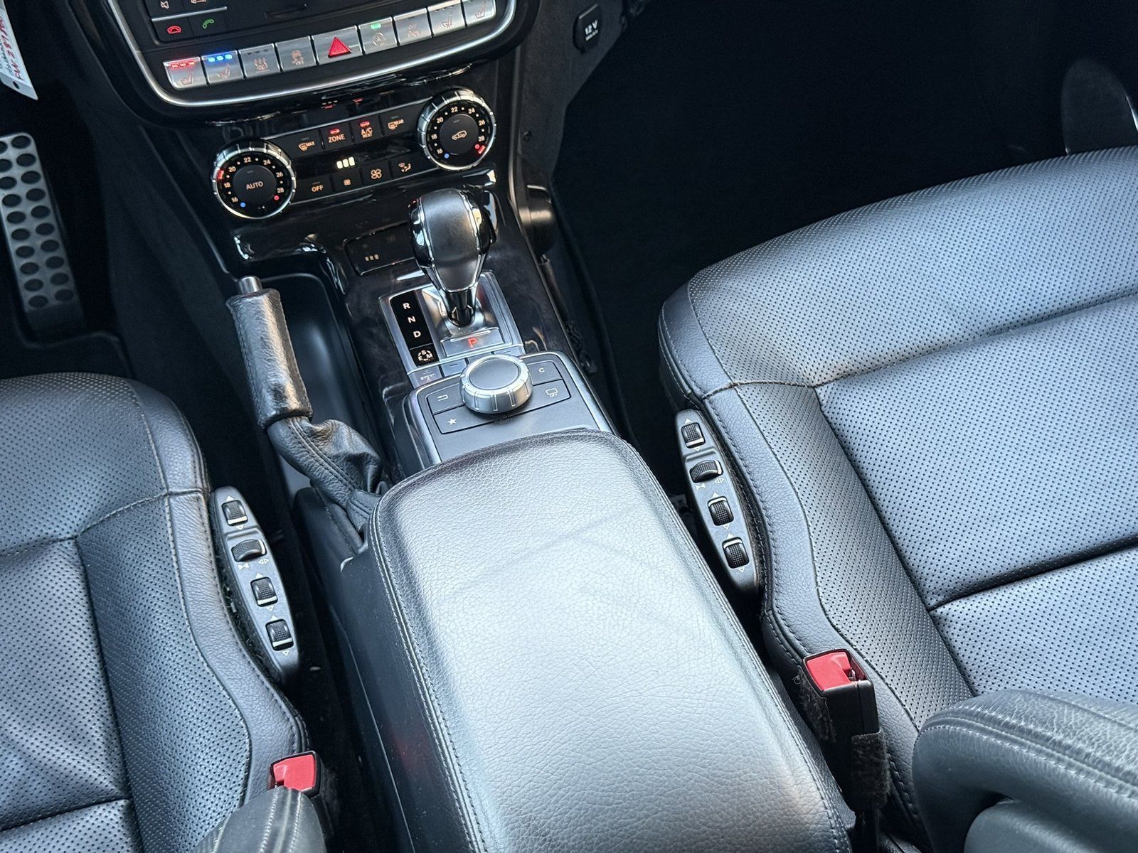 Fahrzeugabbildung Mercedes-Benz G 500 AHK*SCHIEBEDACH*STANDHEIZUNG+HARMAN-KARDON