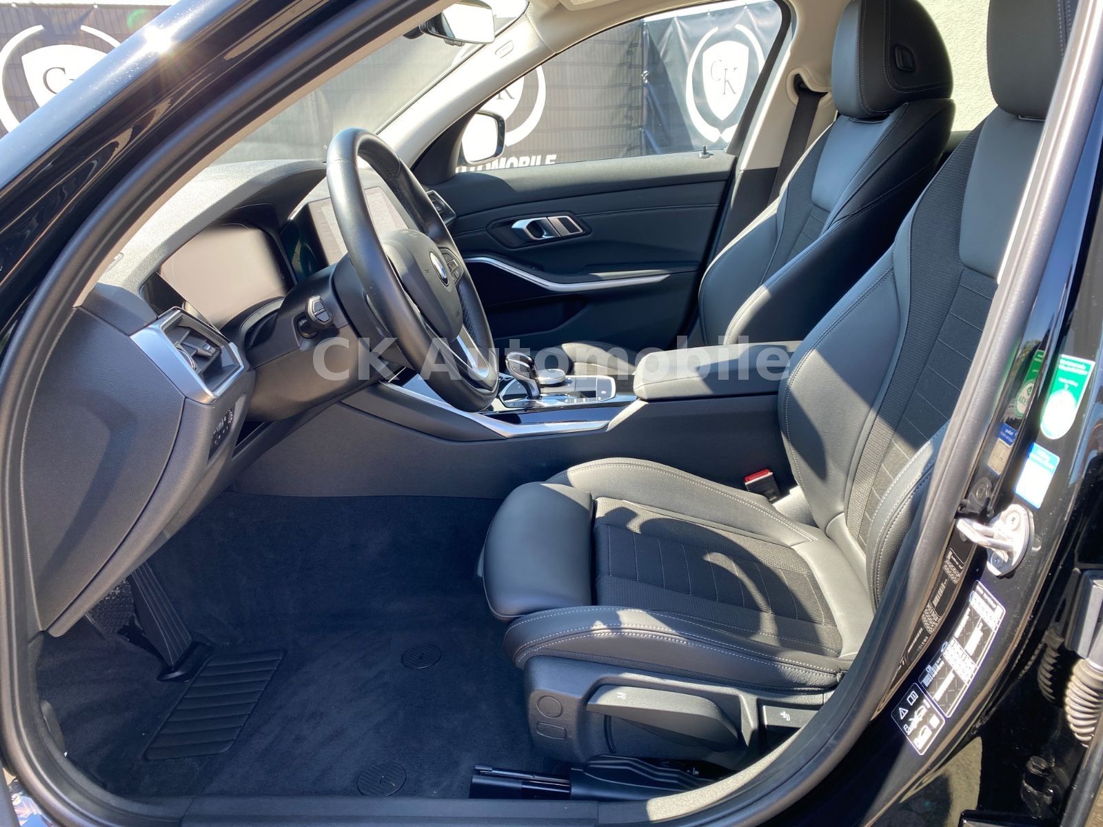 Fahrzeugabbildung BMW 320d xDrive Touring Sport-Line/Laser/Pano/Kamera